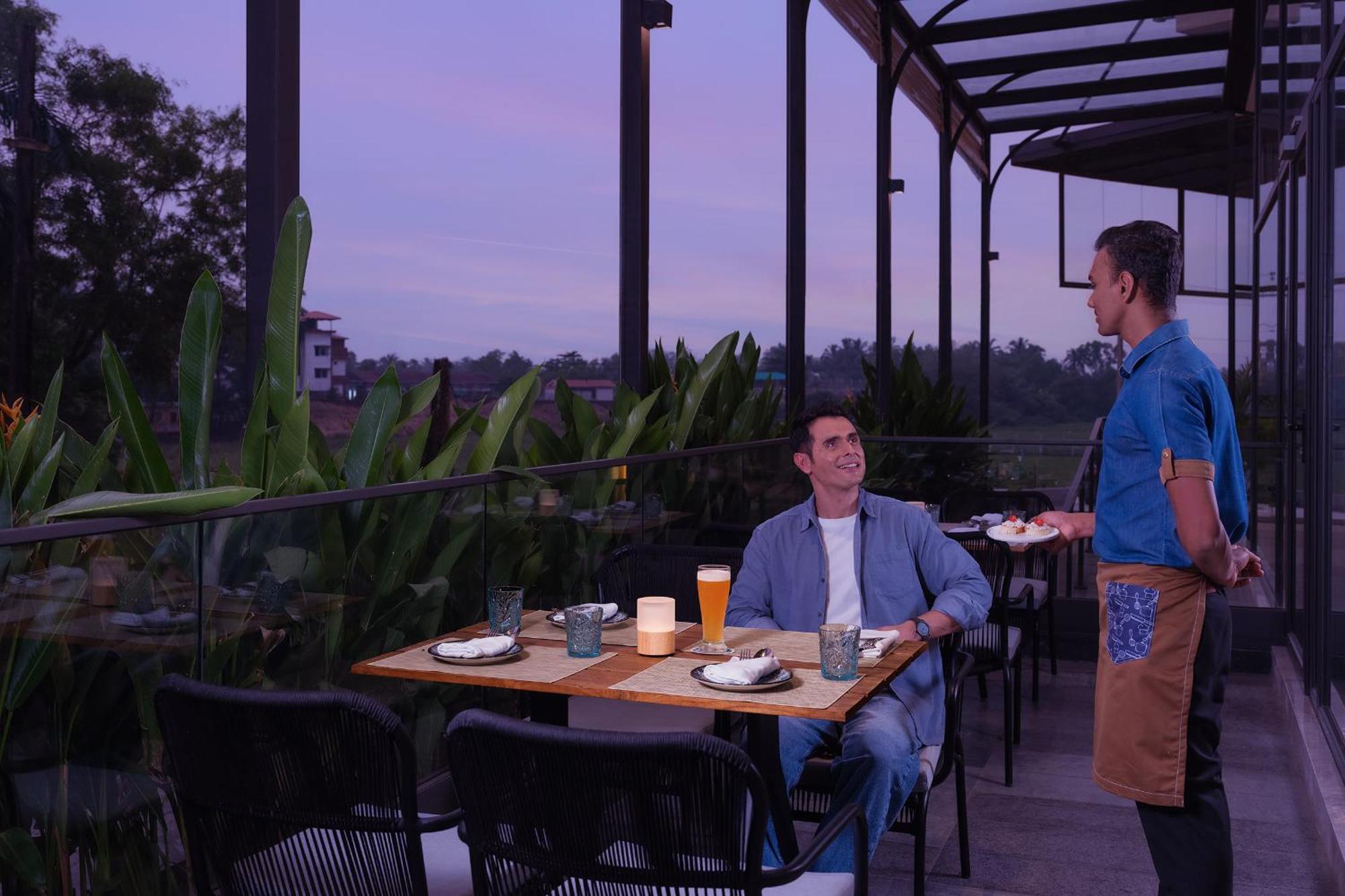 Courtyard By Marriott Goa Colva Hotell Eksteriør bilde
